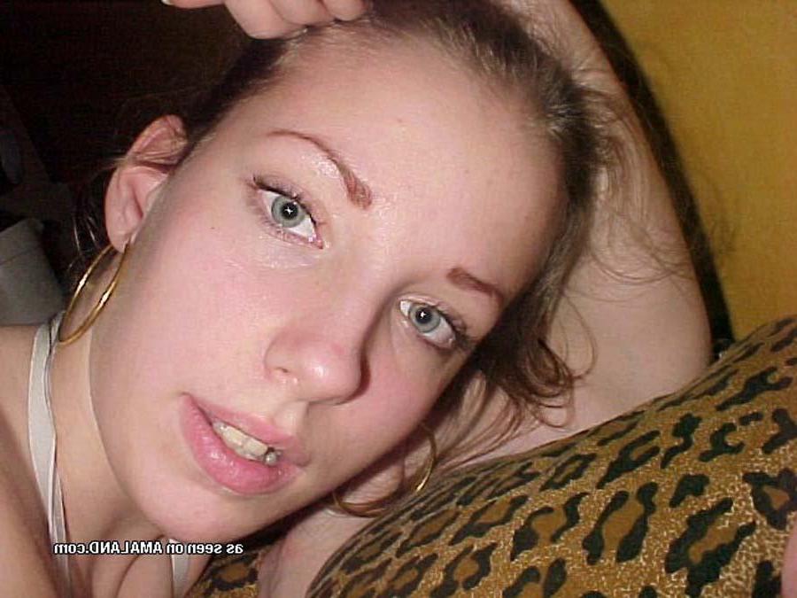 15P Picture gallery of an amateur slutty GF getting fucked in her cunt