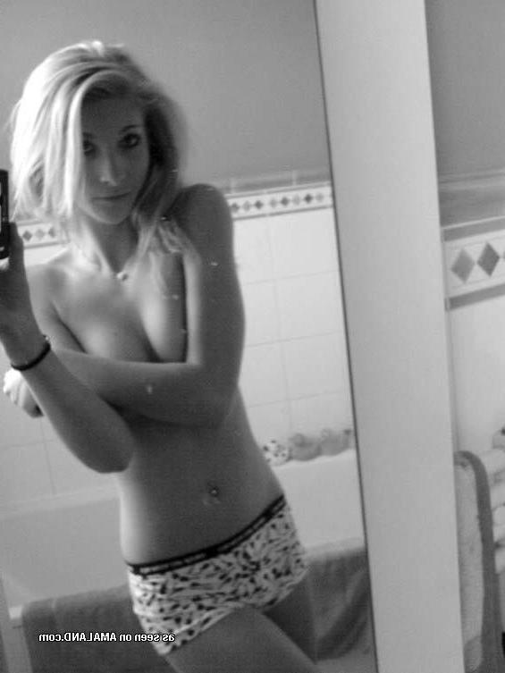 15P Selection of sexy amateur chicks posing kinky for their BFs