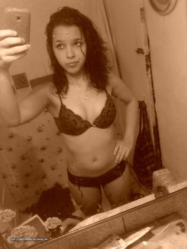 15P Collection of a kinky amateur honey posing for her lover