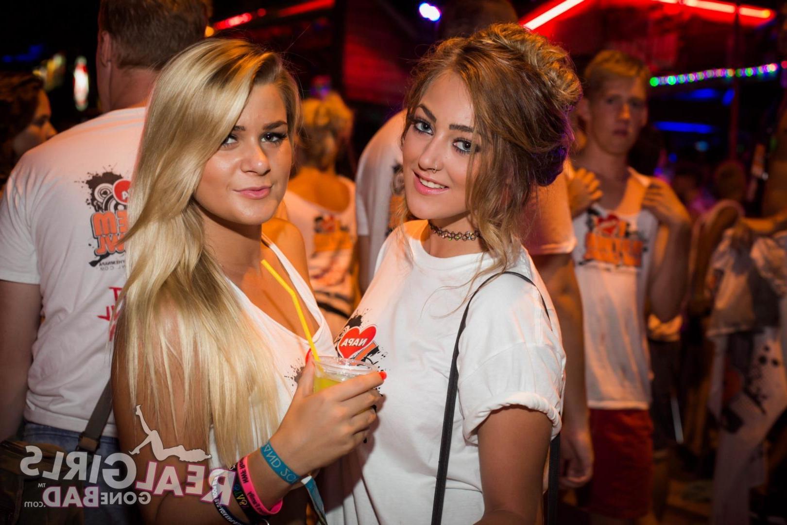 12P Hot and horny college girls get all wet at a bar