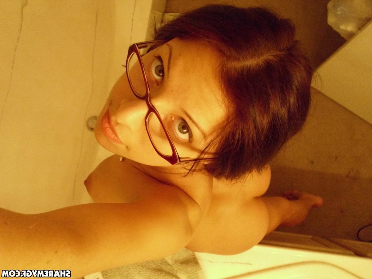 12P Hot college girl in glasses takes selfies of her round boobs and tight pussy