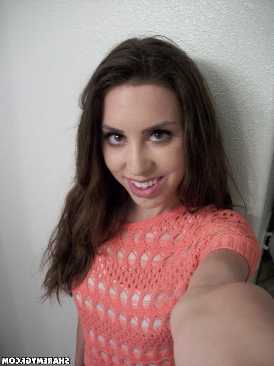 20P Skinny brunette GF takes selfies of her nude body in the bathroom