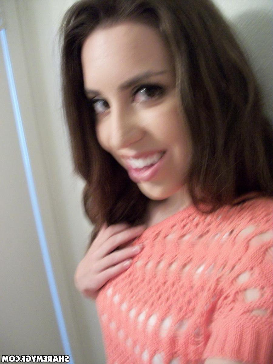 20P Skinny brunette GF takes selfies of her nude body in the bathroom
