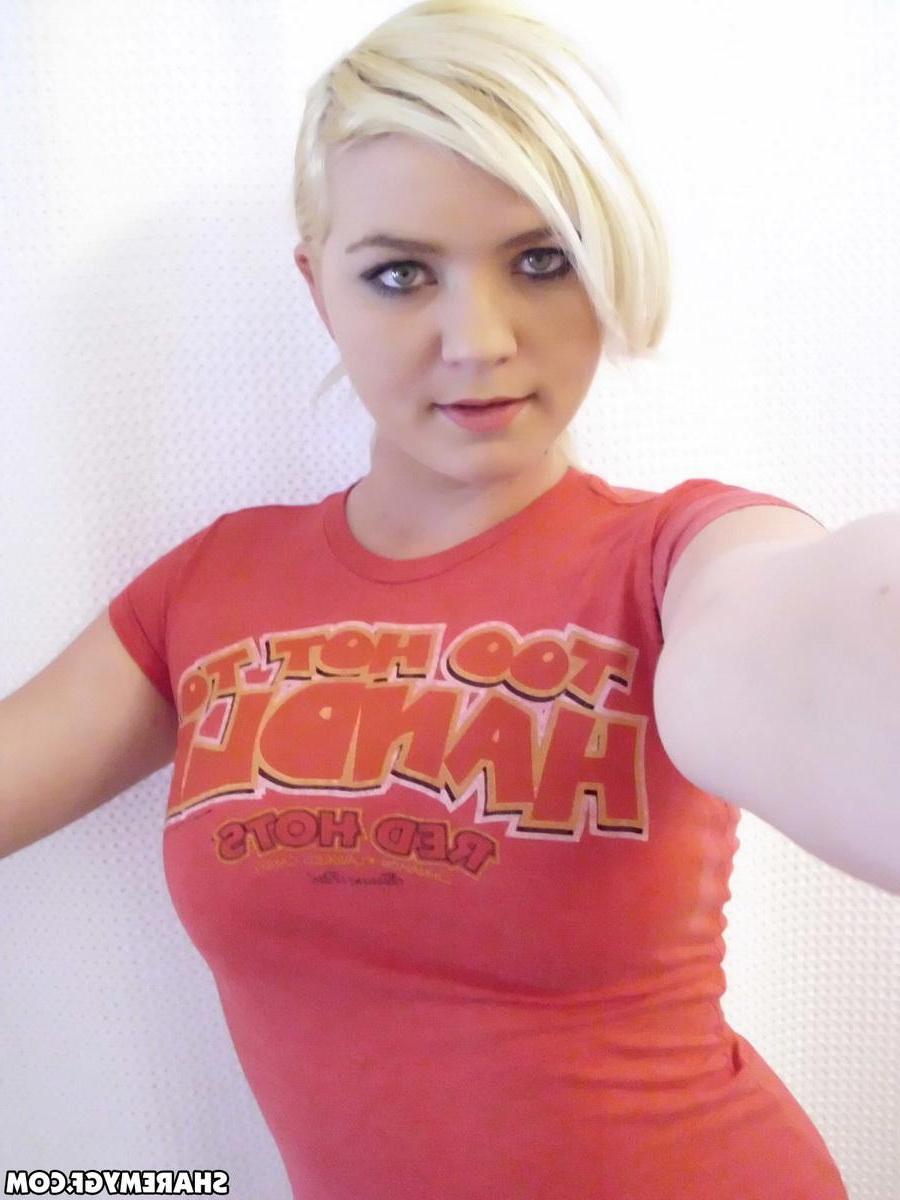 20P Hot blonde GF takes selfies of her stunning body in the bathroom