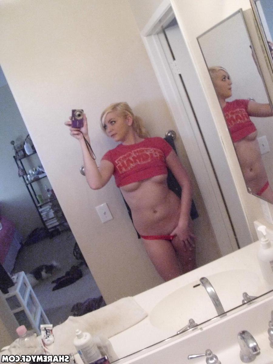 20P Hot blonde GF takes selfies of her stunning body in the bathroom