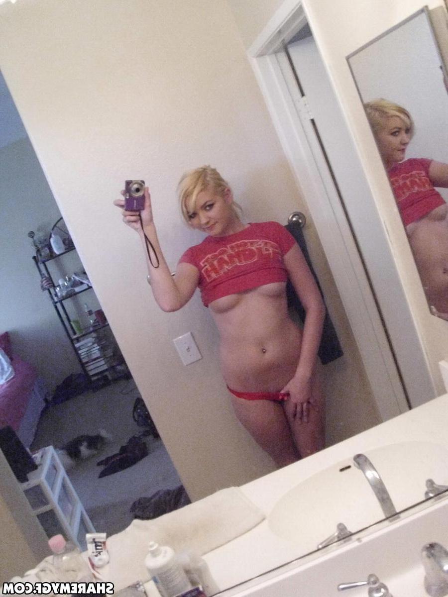 20P Hot blonde GF takes selfies of her stunning body in the bathroom