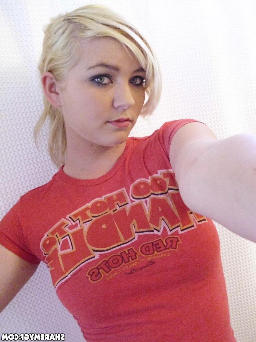 20P Hot blonde GF takes selfies of her stunning body in the bathroom