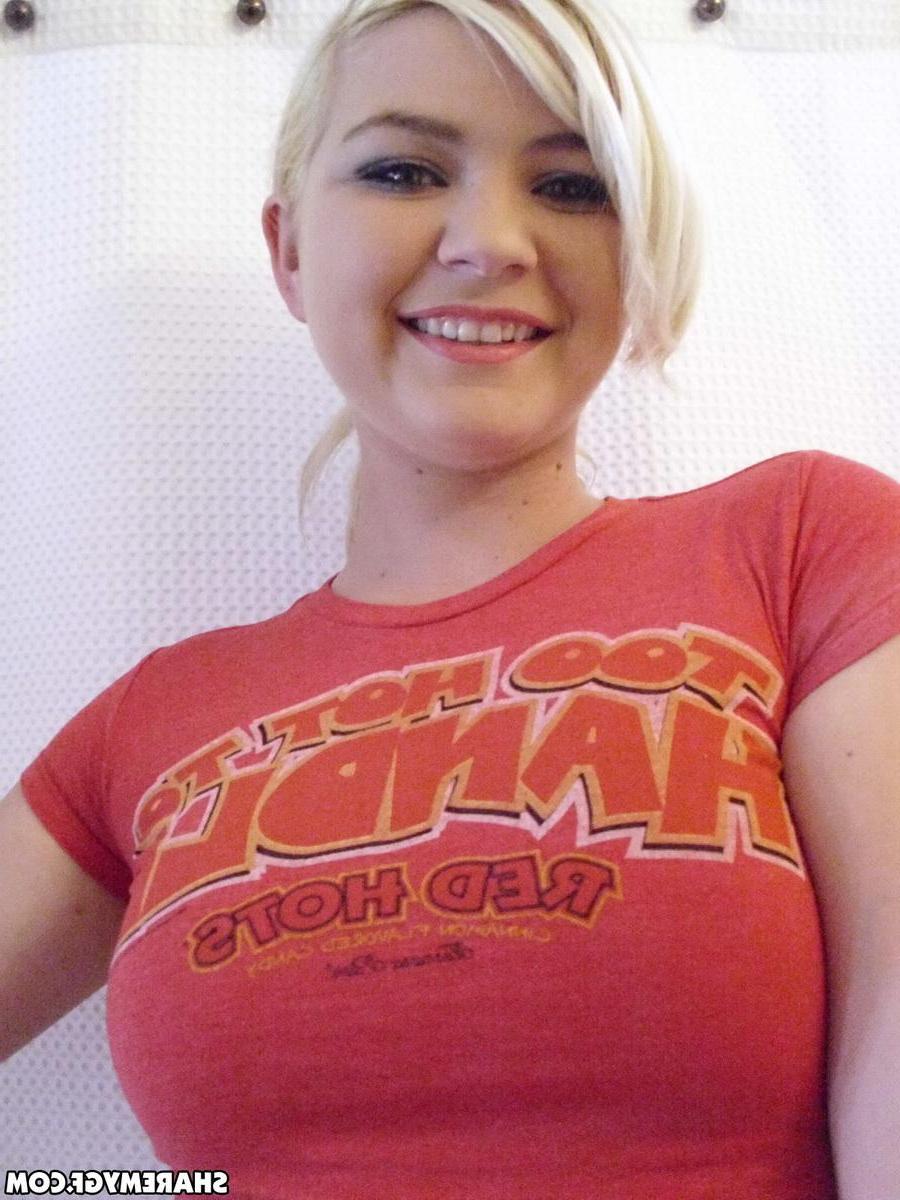 20P Hot blonde GF takes selfies of her stunning body in the bathroom