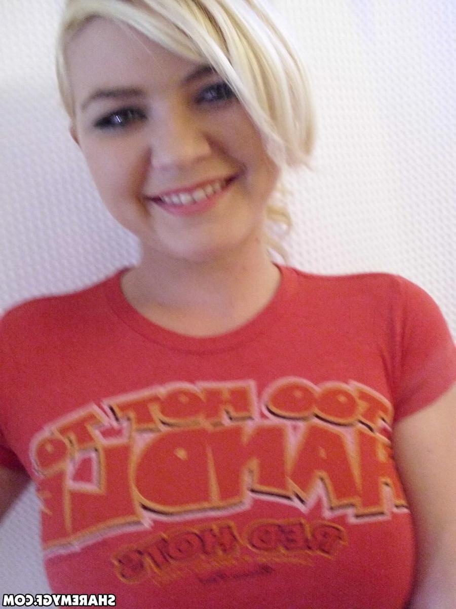20P Hot blonde GF takes selfies of her stunning body in the bathroom