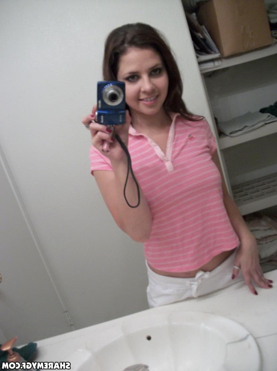 20P Brunette teen strips naked in the bathroom and takes some selfies