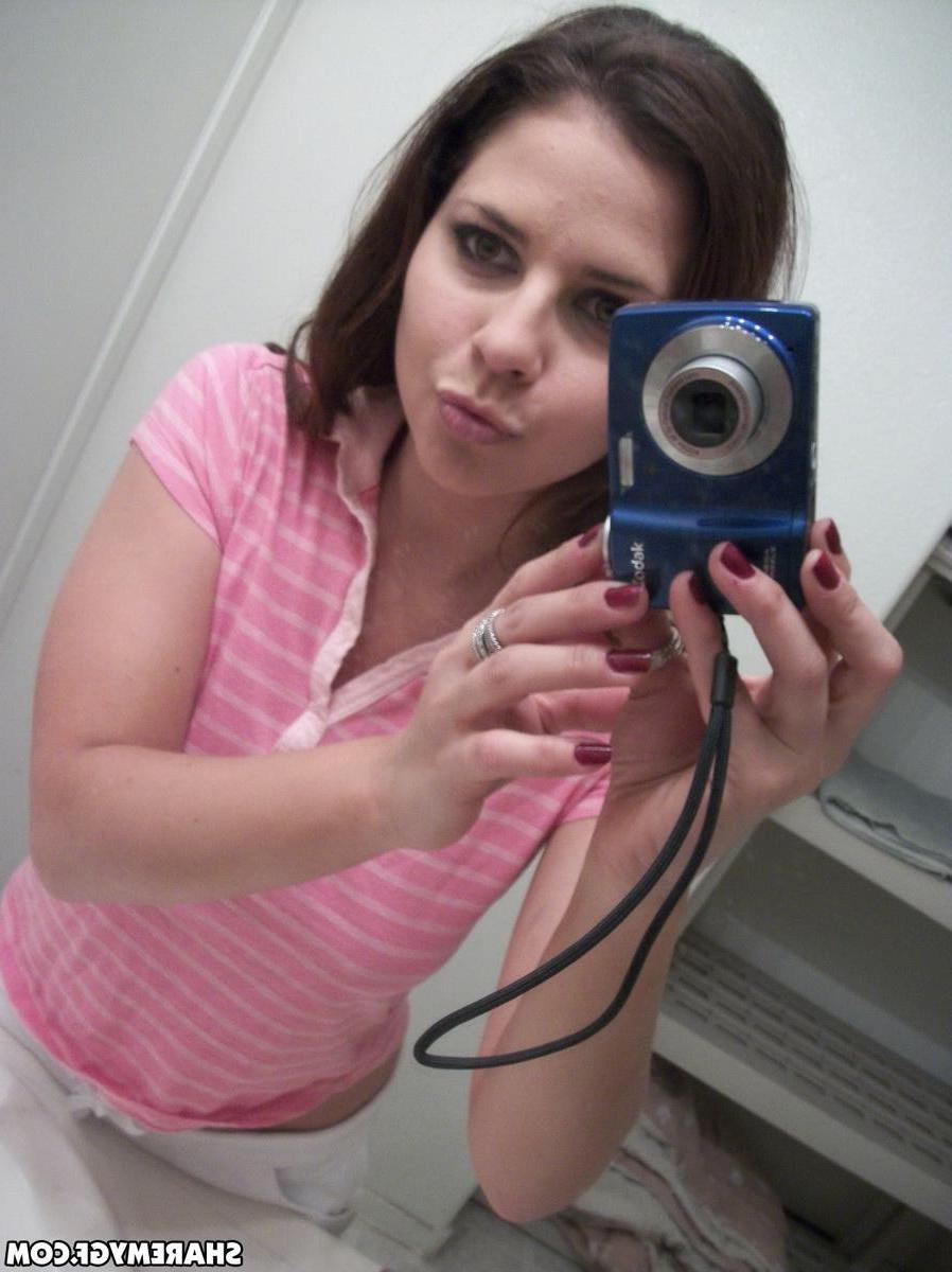 20P Brunette teen strips naked in the bathroom and takes some selfies