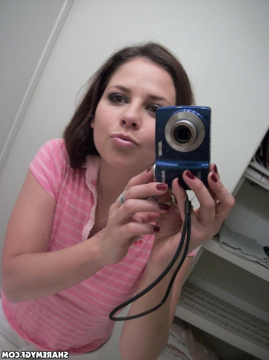 20P Brunette teen strips naked in the bathroom and takes some selfies