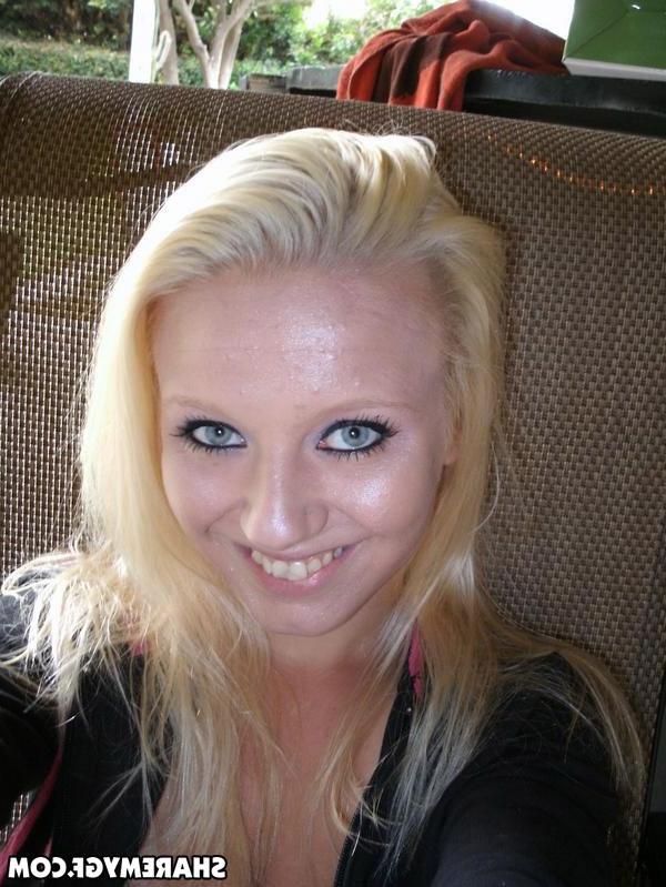 20P Busty blonde amateur takes pics of pretty face and big boobs