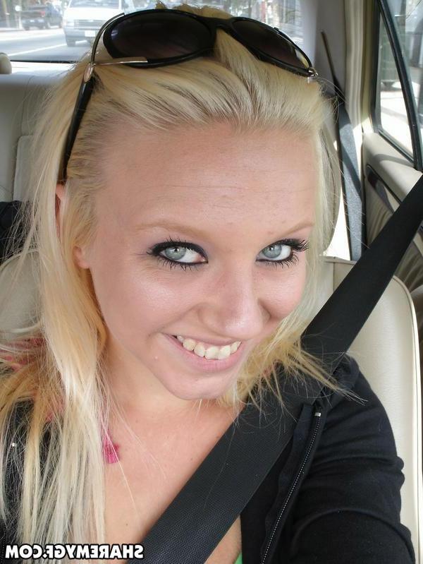 20P Busty blonde amateur takes pics of pretty face and big boobs