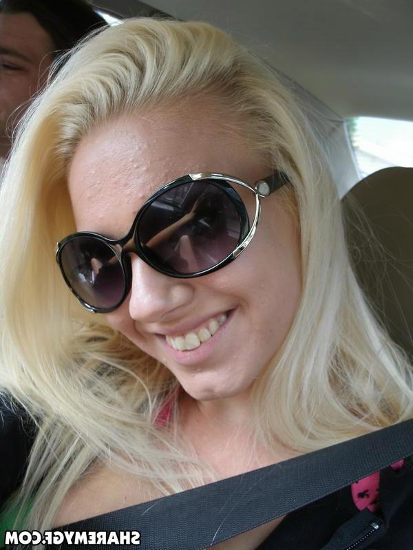 20P Busty blonde amateur takes pics of pretty face and big boobs