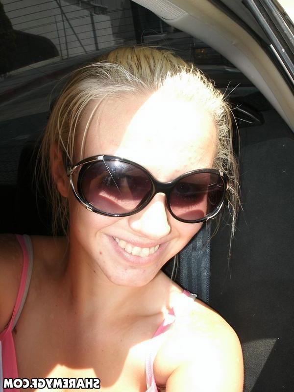 20P Busty blonde amateur takes pics of pretty face and big boobs