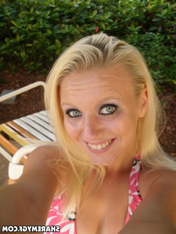 20P Busty blonde amateur takes pics of pretty face and big boobs