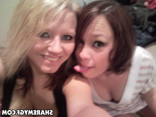 20P Busty blonde amateur takes pics of pretty face and big boobs