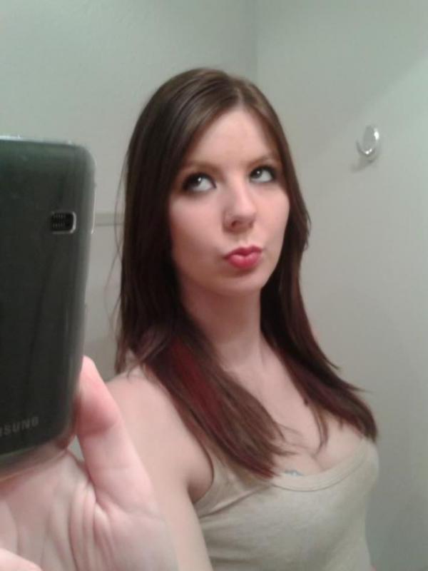 16P Amateur college hottie posing sexy while camwhoring