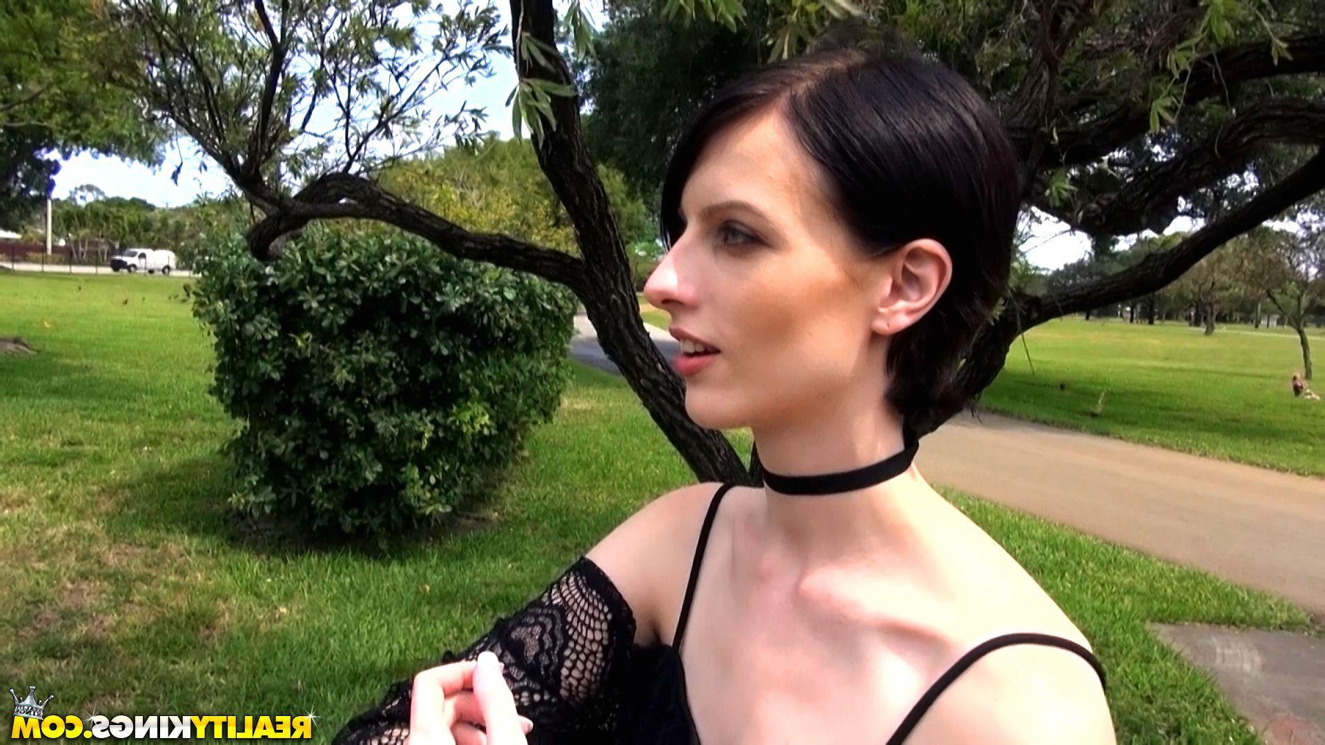 20P Amateur girl Alex Harper fucks a stranger