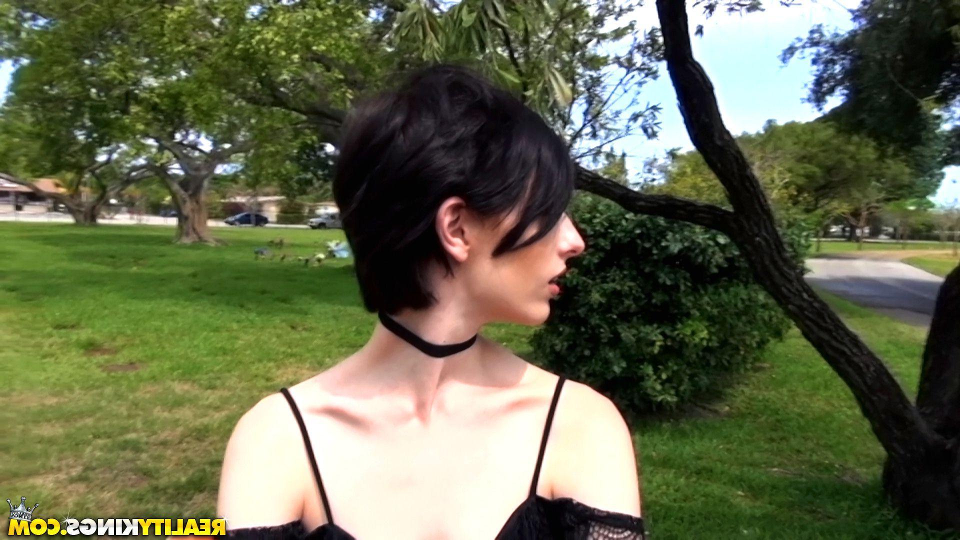 20P Amateur girl Alex Harper fucks a stranger