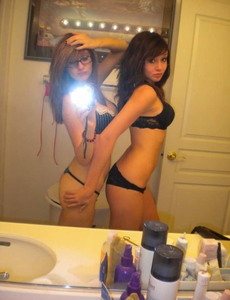 15P Hot amateur coeds share some of their sexy selfies