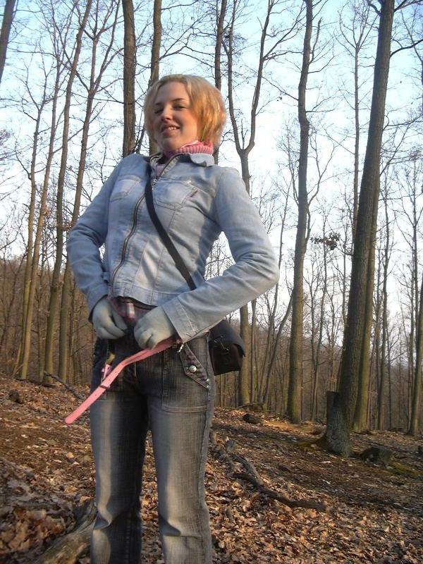 14P Amateur blonde shows her breasts and plays with herself on cam