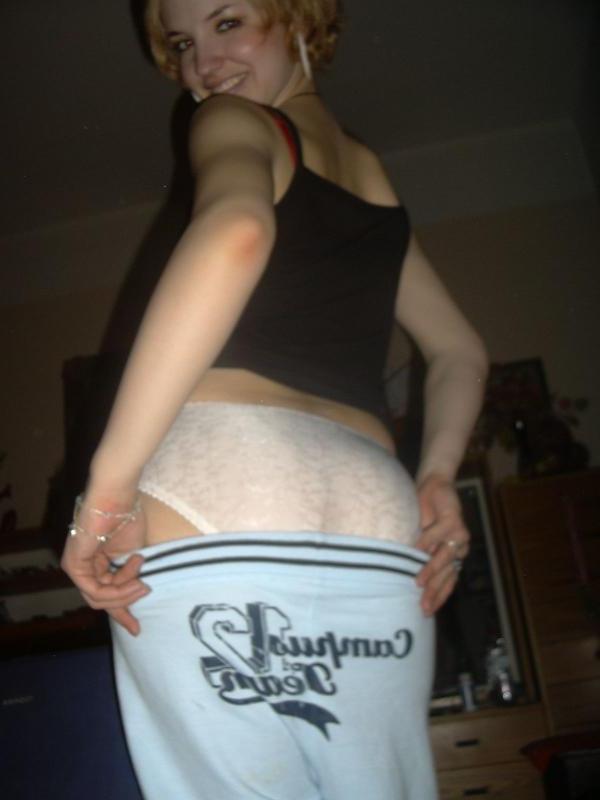 14P Amateur blonde shows her breasts and plays with herself on cam