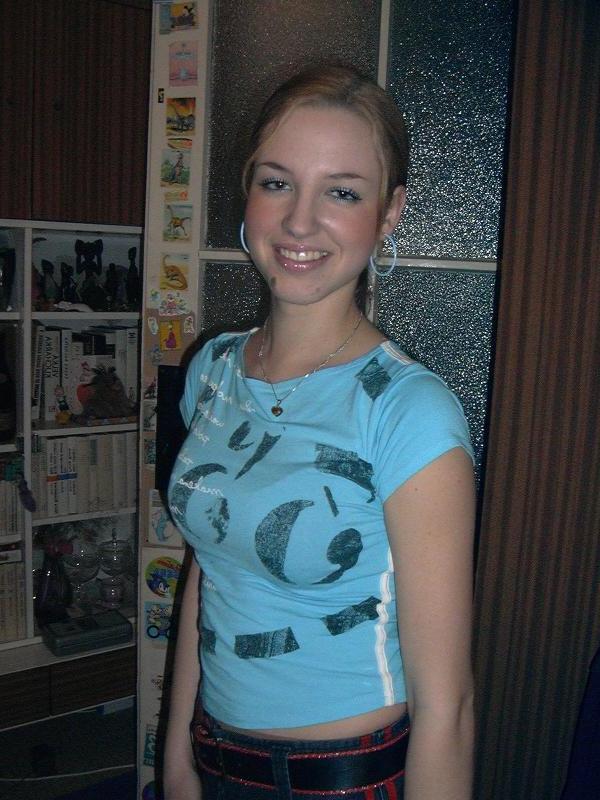 14P Amateur blonde shows her breasts and plays with herself on cam