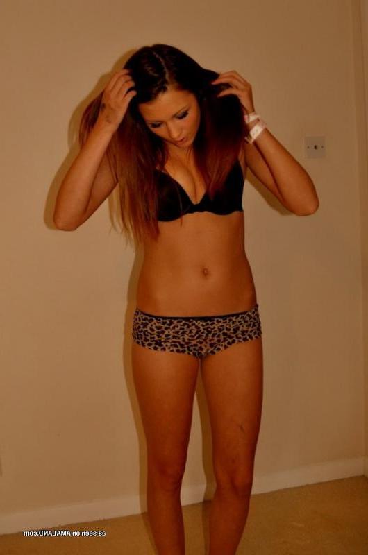 14P Collection of amateur girlfriends posing for the cam