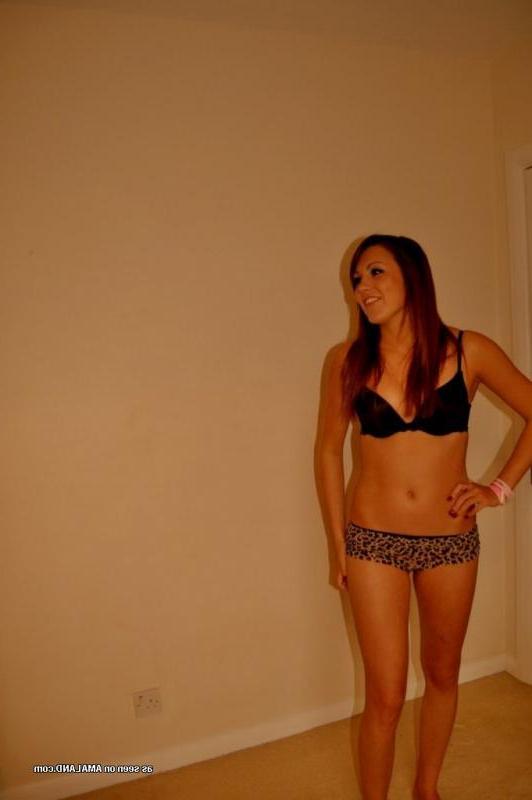 14P Collection of amateur girlfriends posing for the cam