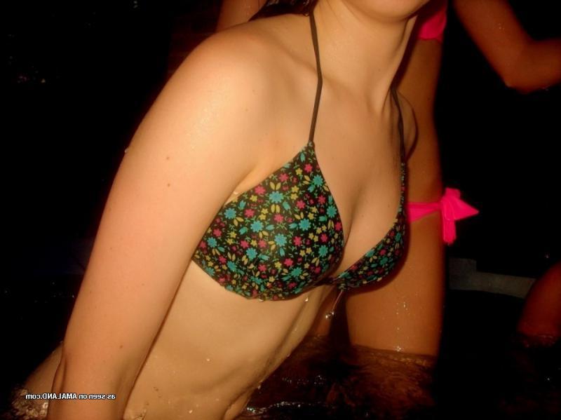 14P Collection of amateur girlfriends posing for the cam