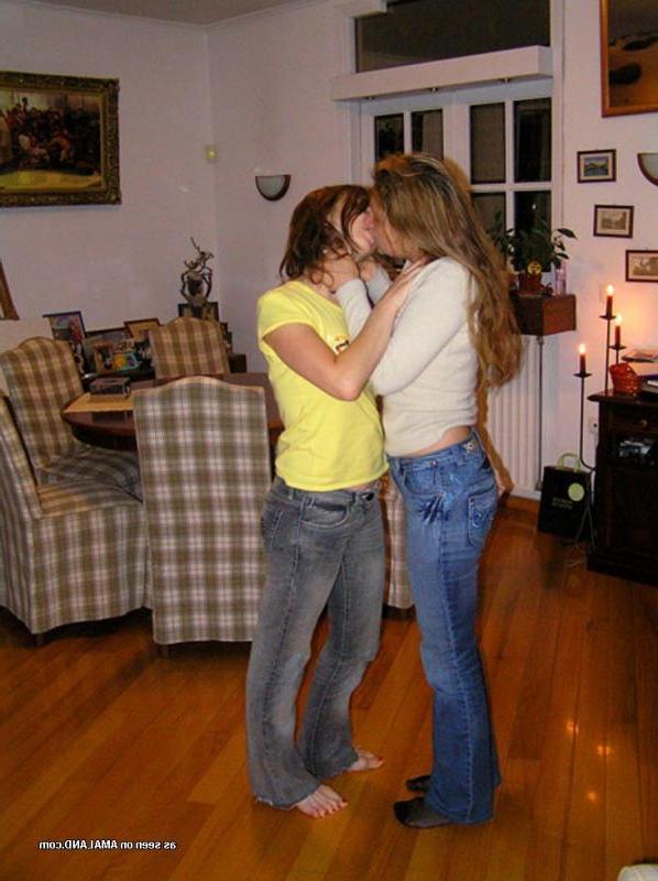 15P Photo set of horny amateur lesbians in a kinky kissing spree