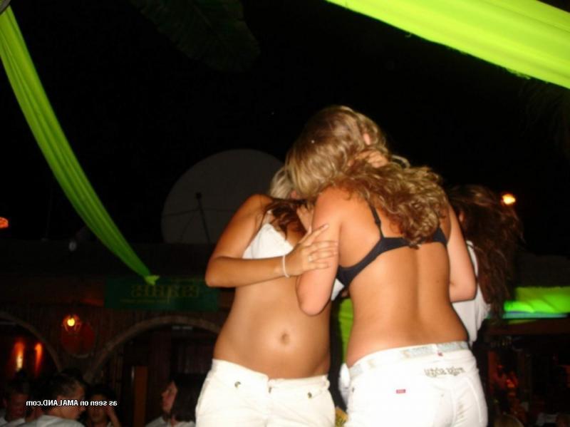 15P Photo set of horny amateur lesbians in a kinky kissing spree