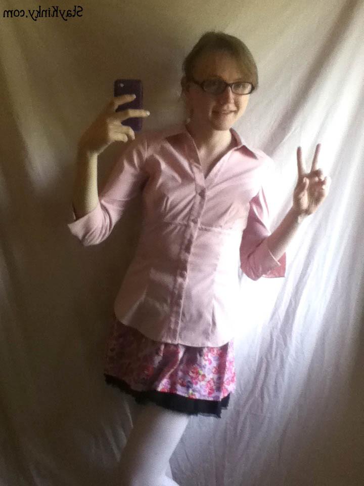 10P Amateur candid shots of ts Sadie Hawkins from her cellphone
