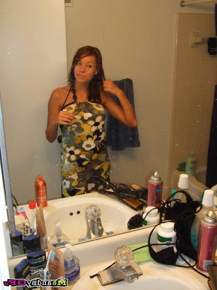 15P Amateur girlfriend undressing and in the bathroom