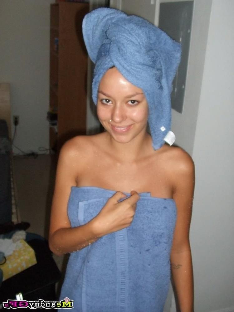 15P Amateur girlfriend undressing and in the bathroom