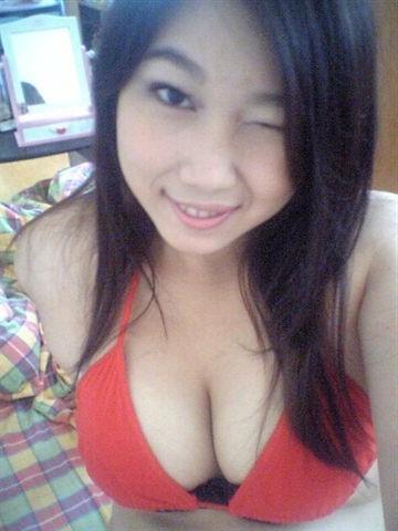15P Busty japanese cutie posing for amateur pics
