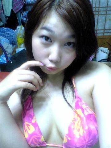 15P Busty japanese cutie posing for amateur pics