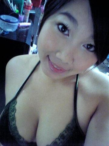 15P Busty japanese cutie posing for amateur pics