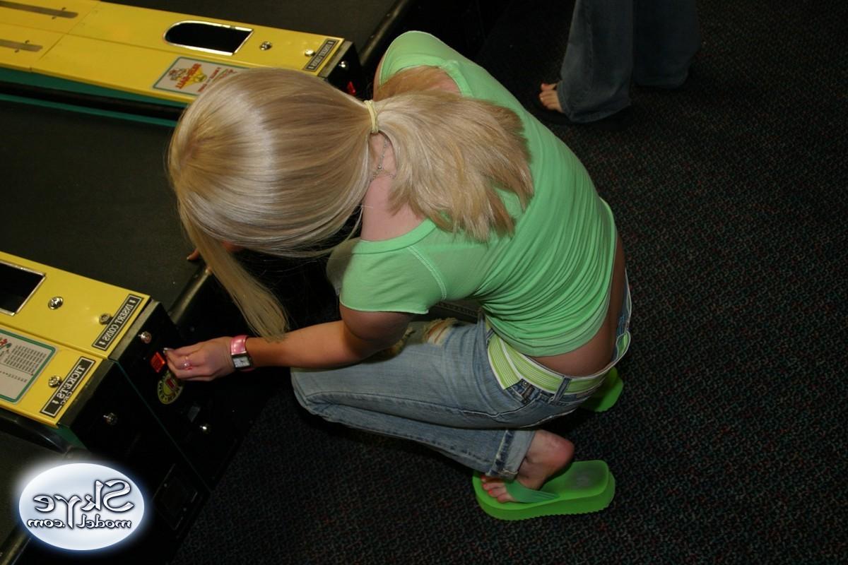 16P Blonde amateur teen tease in public