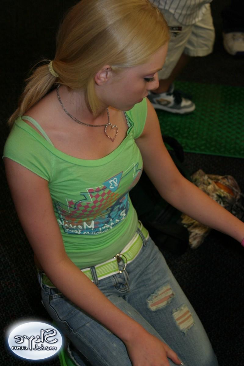 16P Blonde amateur teen tease in public