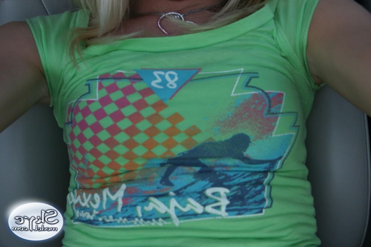 16P Blonde amateur teen tease in public