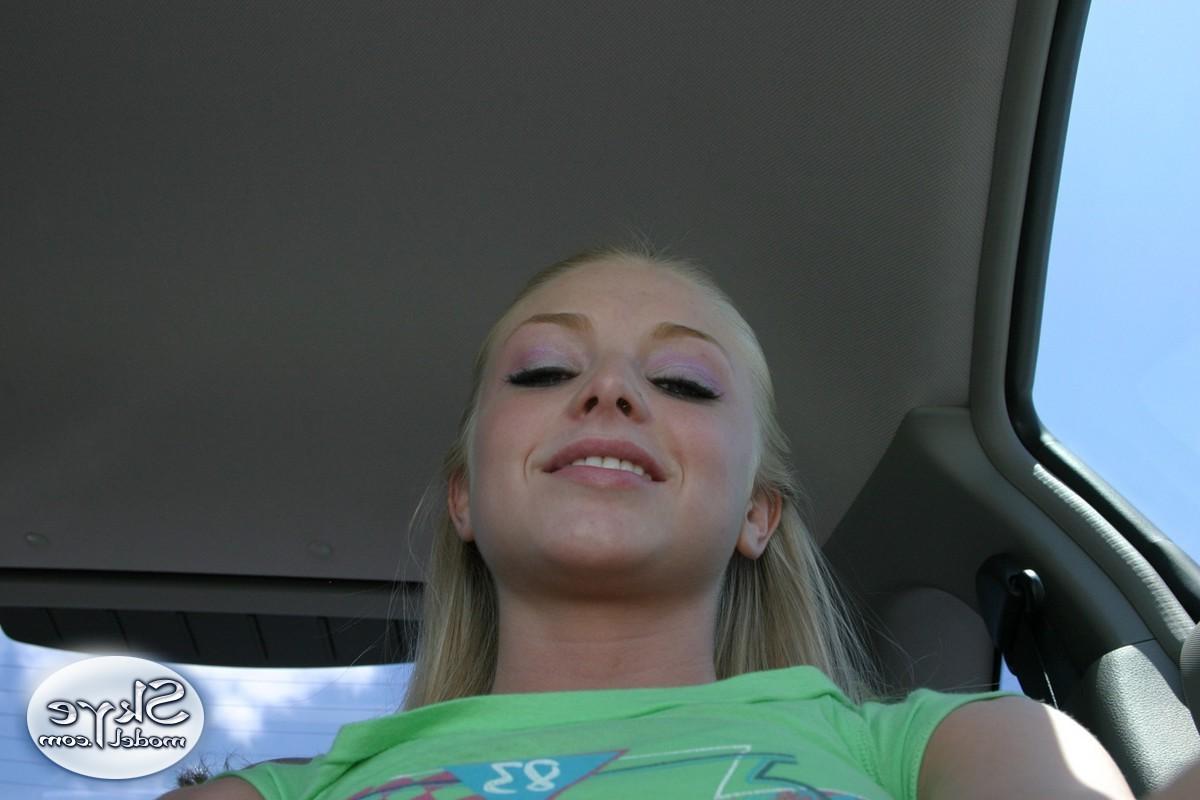 16P Blonde amateur teen tease in public