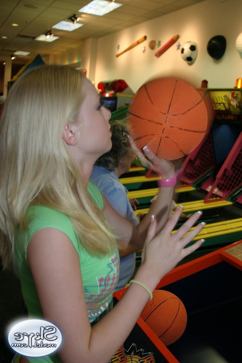 16P Blonde amateur teen tease in public
