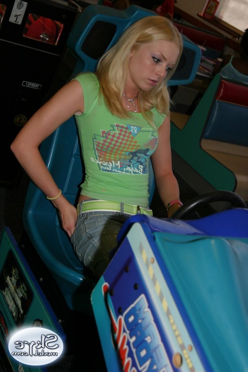 16P Blonde amateur teen tease in public