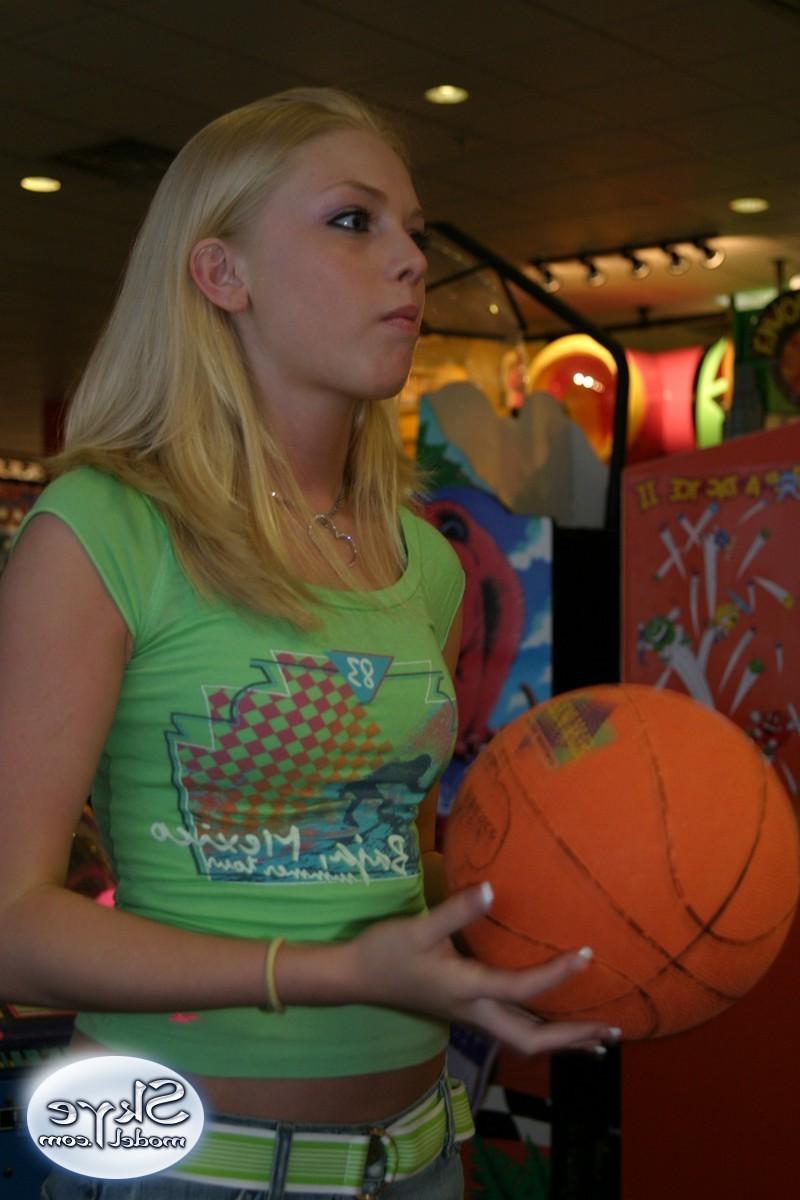 16P Blonde amateur teen tease in public