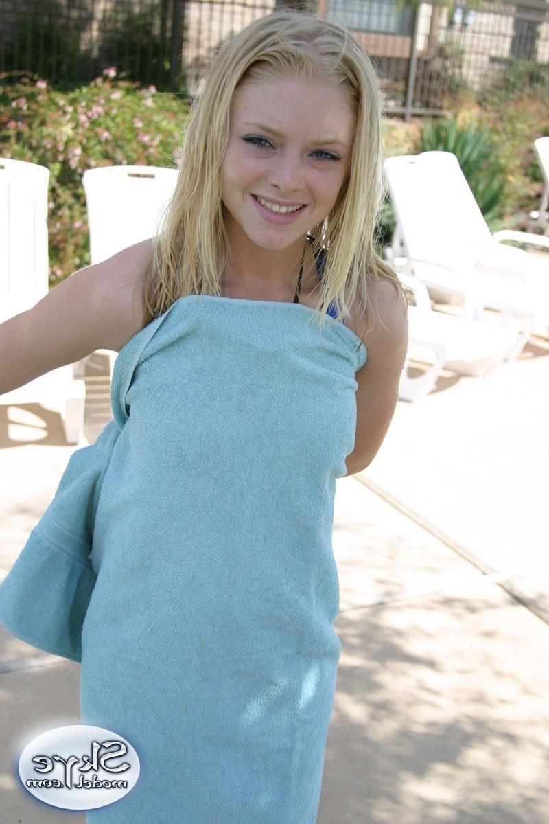 16P Blonde amateur teen in swim suit