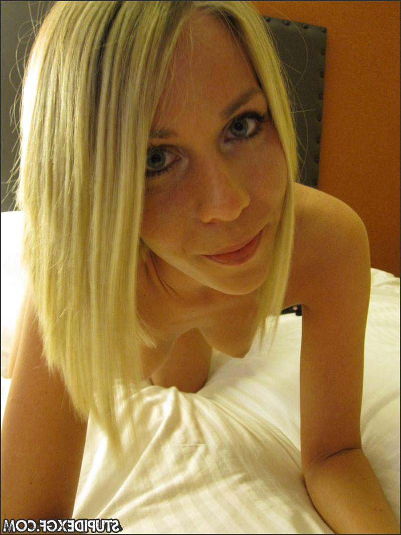 16P Amateur exgf posing nude the slut