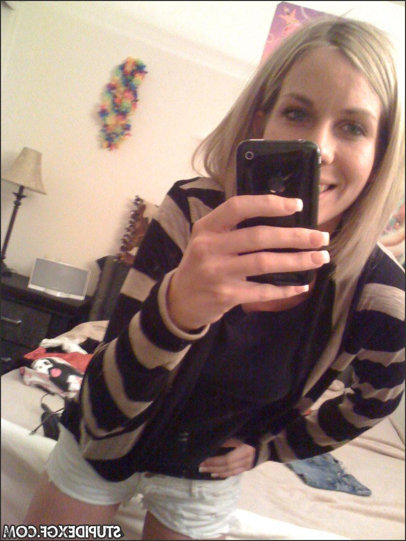 16P Amateur exgf selfshots in mirror